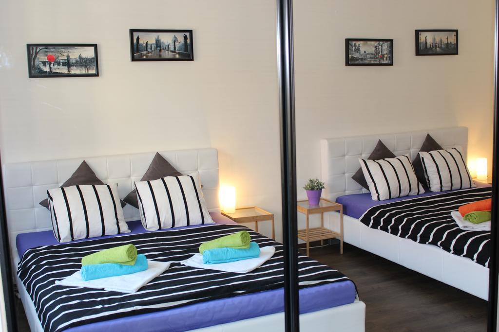 Go Native Prague Apartment מראה חיצוני תמונה